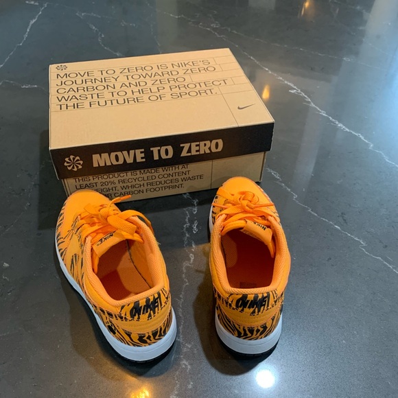 Nike Dunks Orange/Black Tiger Size 2.5 Little Kids - Picture 6 of 6